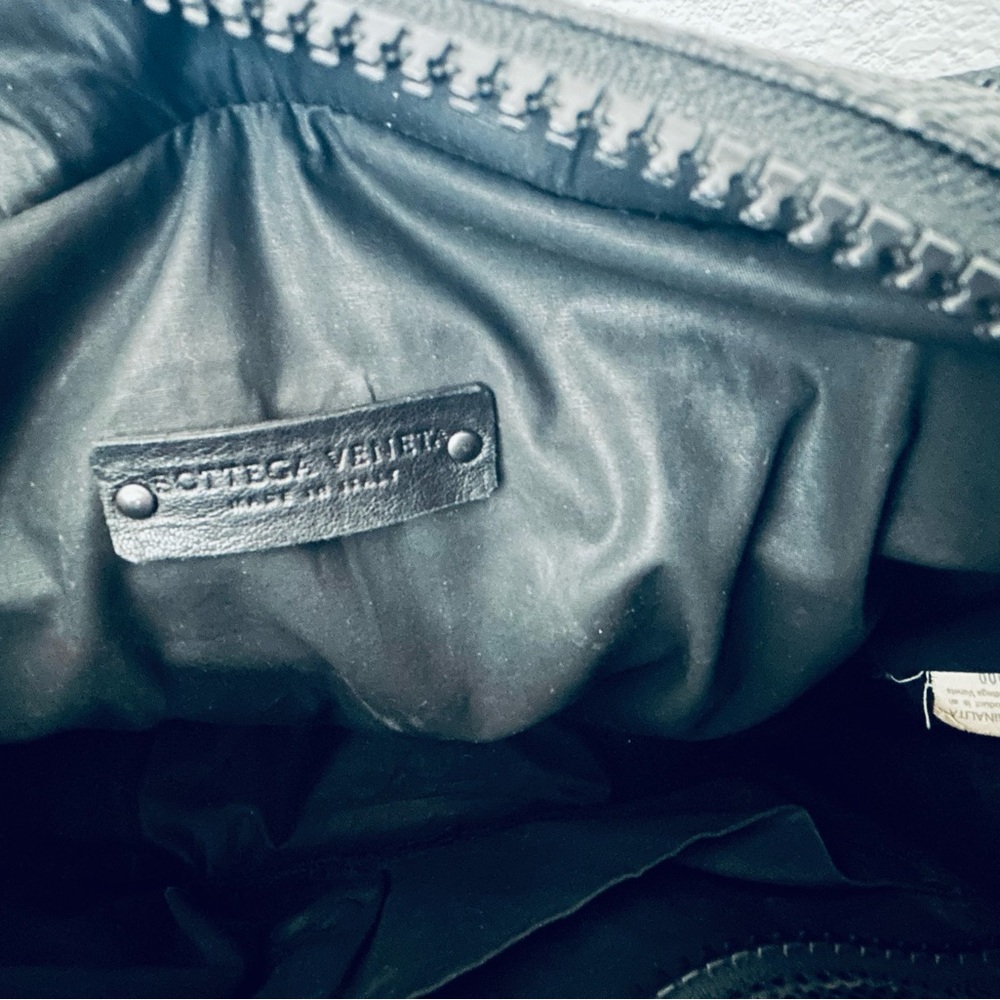 Bottega Veneta Black Tote with Quilted Design and Structured Shape - Picture 10 of 11